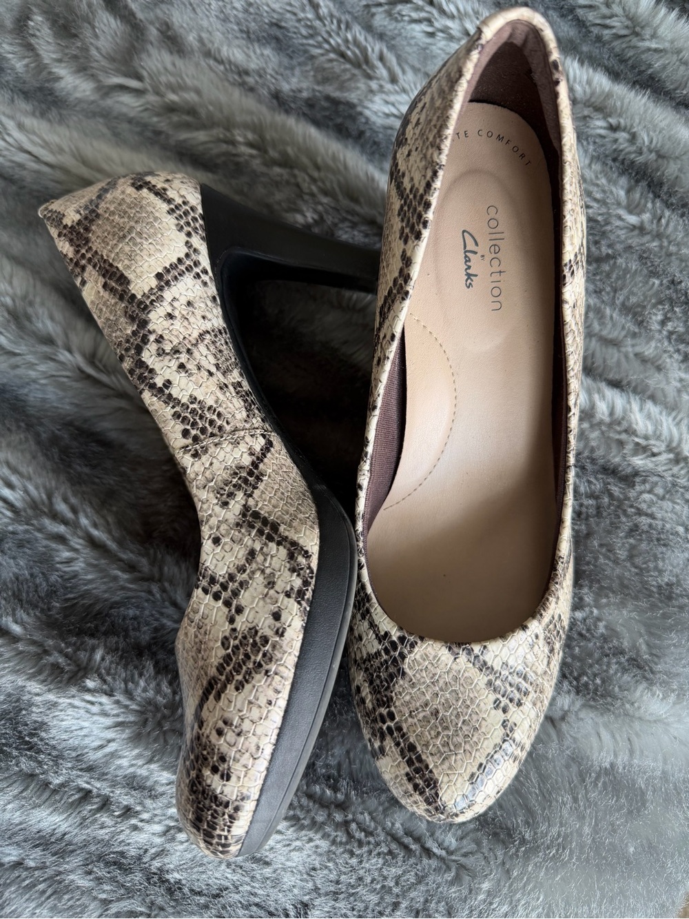 Clarks snakeskin print pumps
